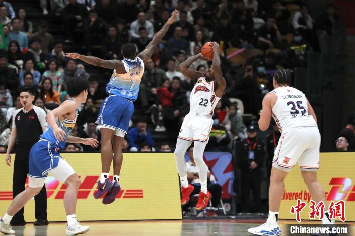 上海男篮夺得首届CBA俱乐