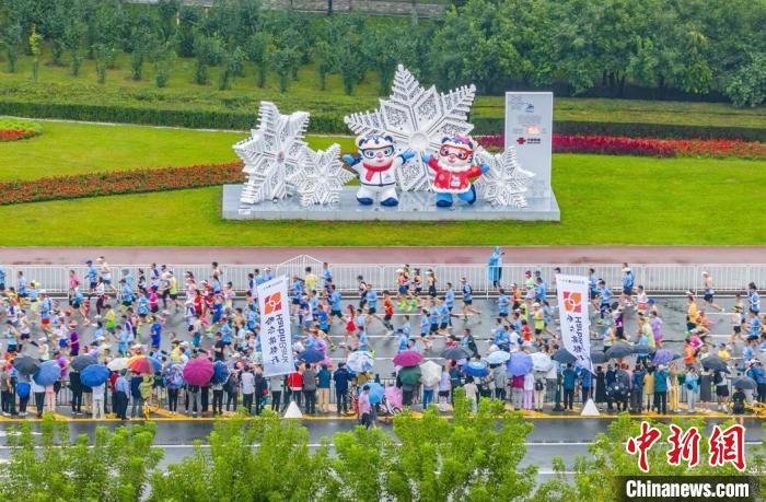 哈尔滨马拉松开赛：来自14个国家和地区的约3万
