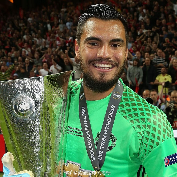 前曼联门将罗梅罗正式退役开启教练生涯