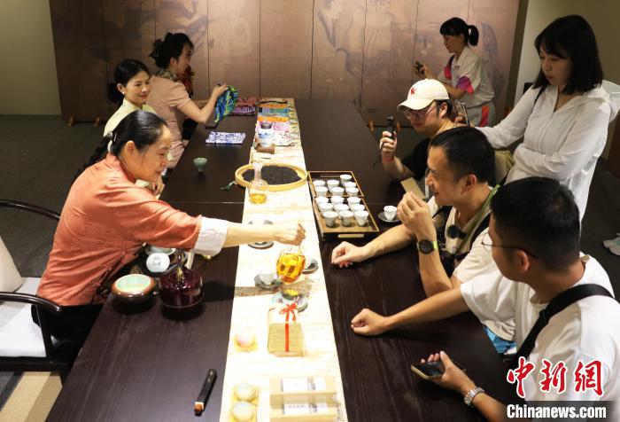 杭州亚运会文化小屋展现中华传统技艺与现代体