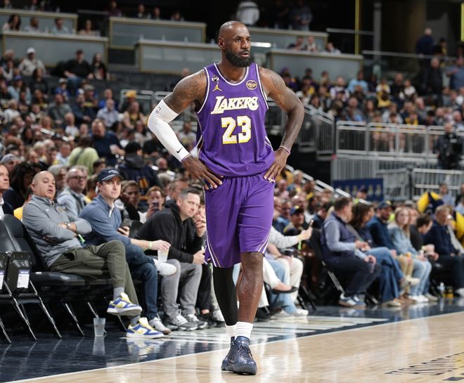 勒布朗-詹姆斯41岁爆发！湖人逆转步行者