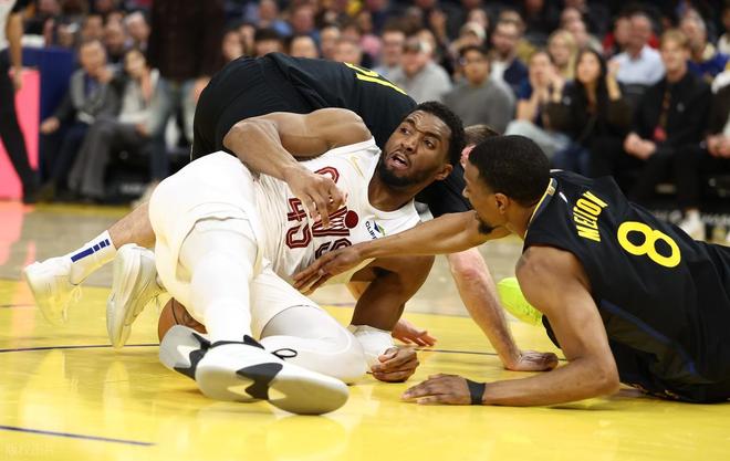 哈登25+17助攻 米切尔爆发骑士客场力克勇士冲击