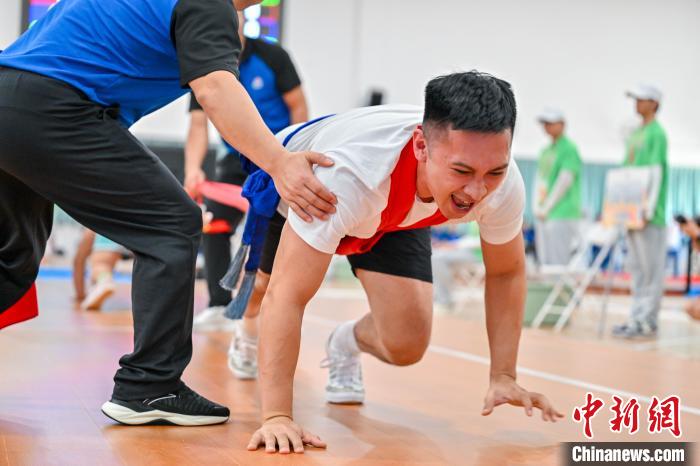 绸带拔河牵出两岸深情押加在海南赛场上的友谊