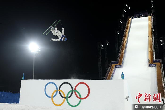 谷爱凌在米兰-科蒂纳资格赛三轮角逐，以总分