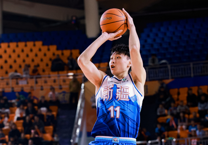 贺希宁爆发率深圳双杀新疆豪取10连胜