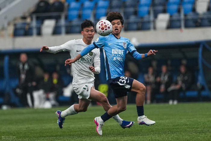 浙江队客场惨败大连英博 王钰栋状态低迷难救主