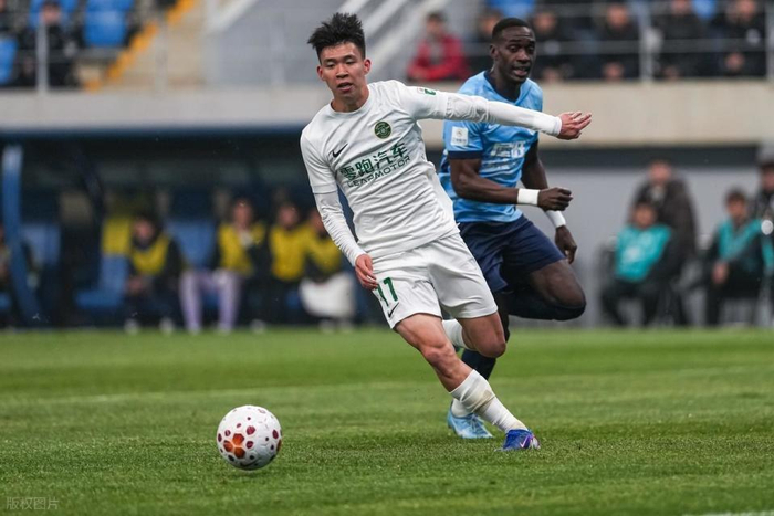 浙江队客场惨败大连英博 王钰栋状态低迷难救主